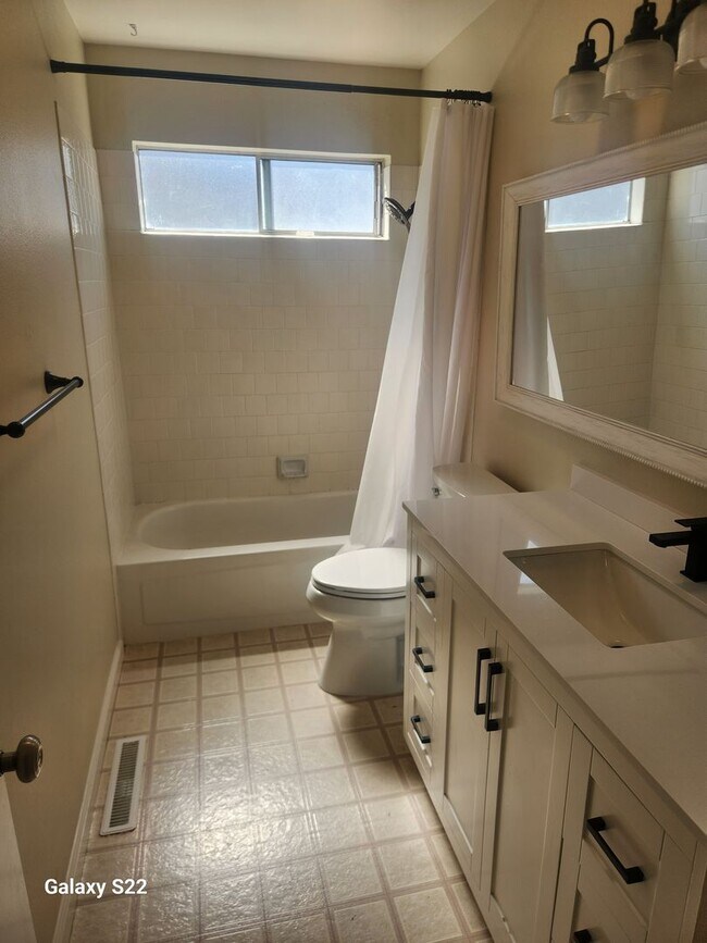 Building Photo - This is a Must See beautiful 3 bedroom, 2 ...
