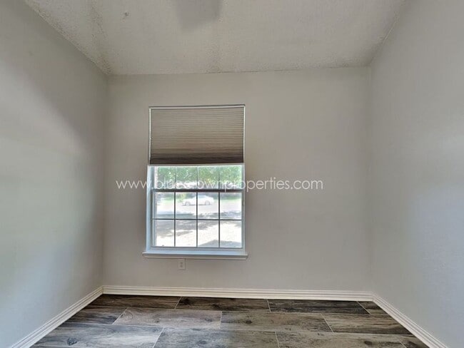 Building Photo - 7513 Silverthorn Dr