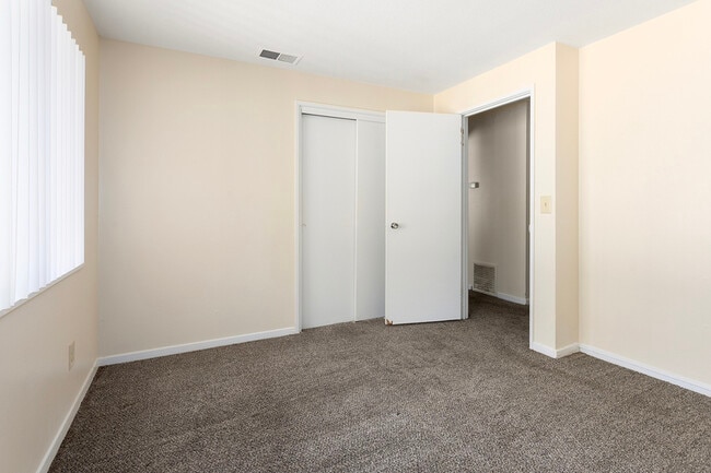 Building Photo - 441 W 87 Pl