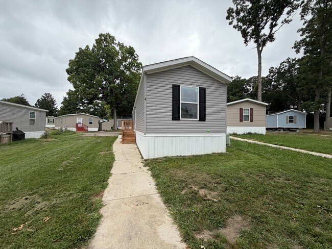 Building Photo - 8 Sparrow Hill Dr