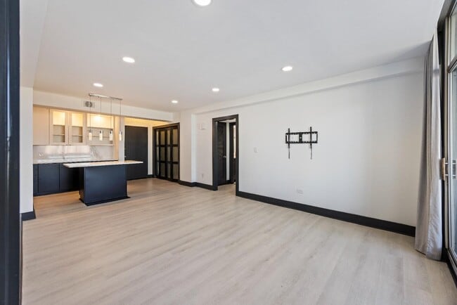 Building Photo - 14 Lockwood Dr