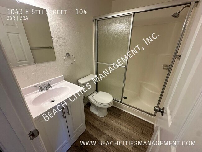 Building Photo - 1043 E 5th St