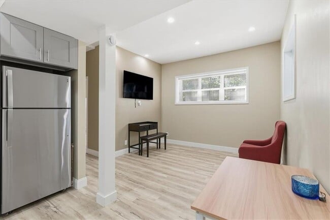 Building Photo - 3268 Briarwood Blvd