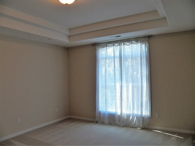 Building Photo - **PENDING** Wonderful West Linn Home!