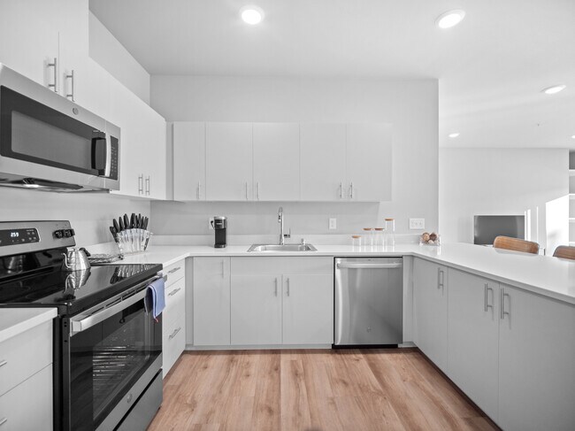 Building Photo - Sun Meadows