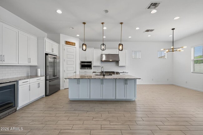 Building Photo - 203 E Birchwood Pl
