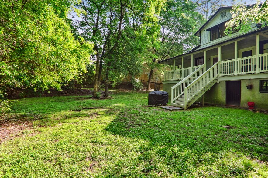 Building Photo - 2728 Tallulah Dr NE