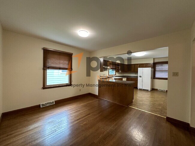 Building Photo - 408 E Clark St
