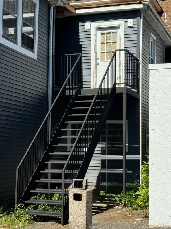 Building Photo - 328 High St