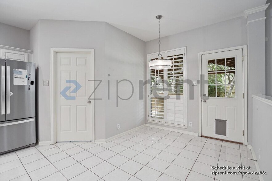 Building Photo - Unit