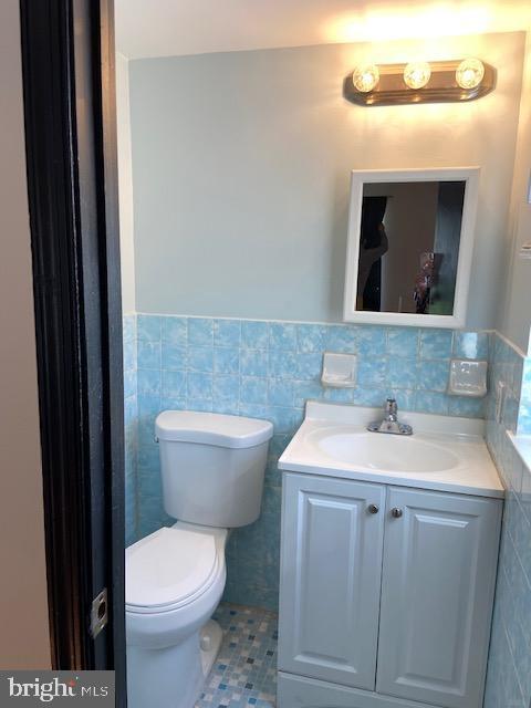 Building Photo - 612 COUNTRY