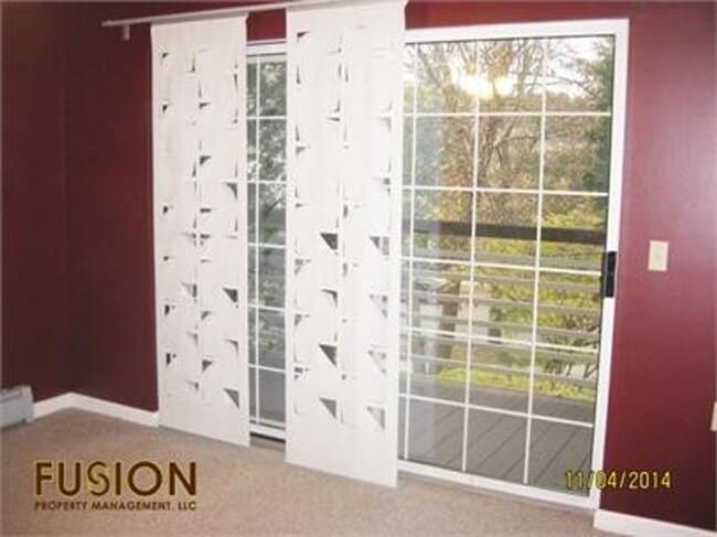 Building Photo - 2 bedroom condo Heat Included and Pool!