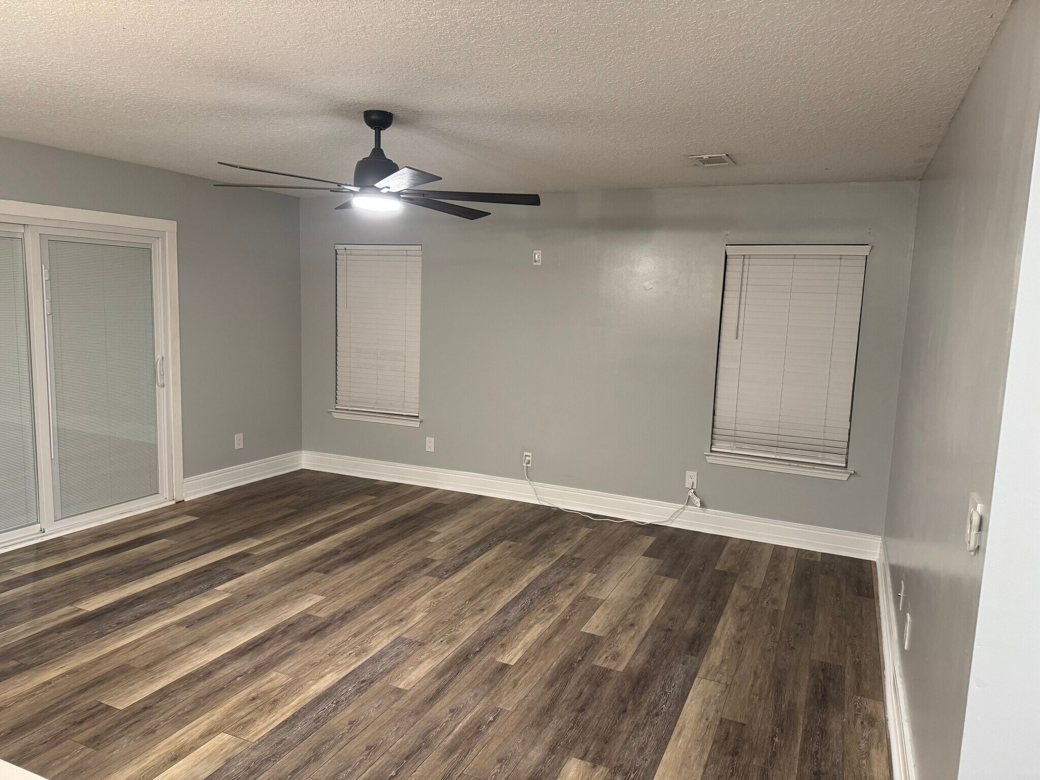 Building Photo - 407 Royal Pines Way