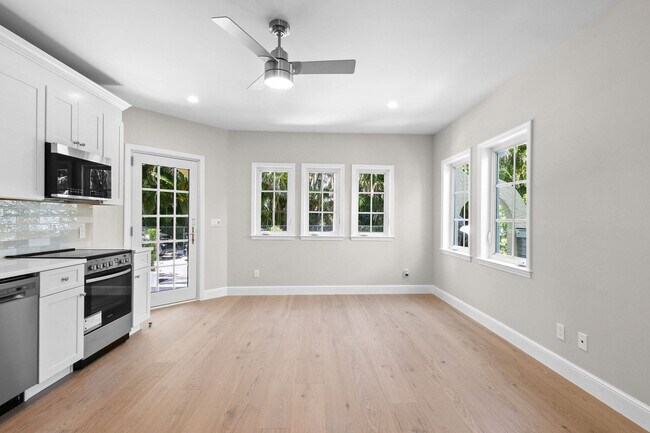 Building Photo - 212 Oleander Ave
