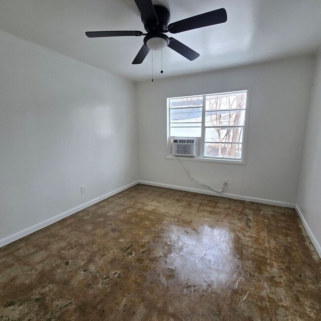 Building Photo - 2/1 Duplex Centrally located and BRAND NEW REMODEL