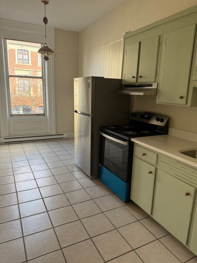 Building Photo - 32 W High St