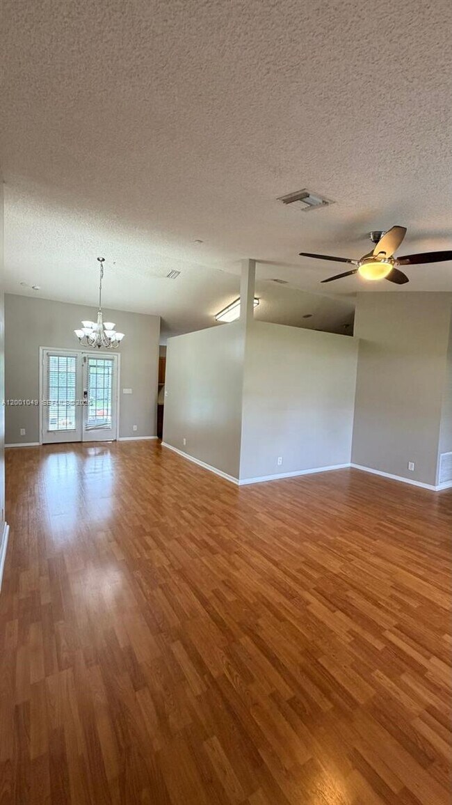 Building Photo - 11540 NW 27th Ct