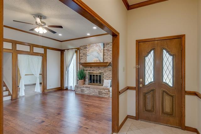 Building Photo - 704 Shady Ln