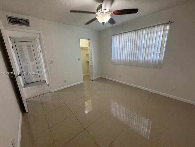 Building Photo - 30 SE 4th Ave