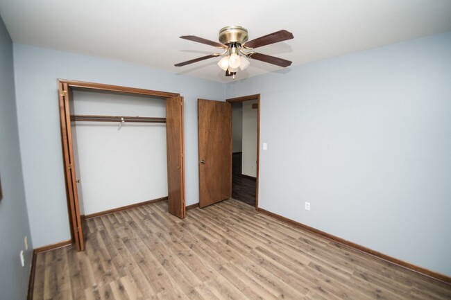 Building Photo - 2142 Woodlawn St