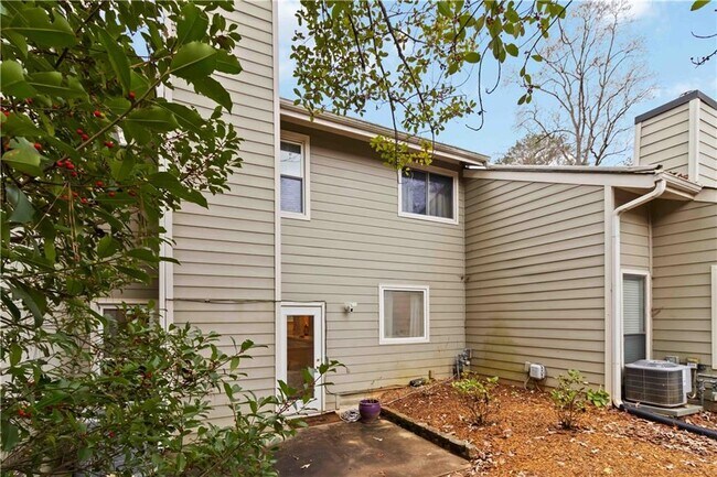 Building Photo - 1960 Variations Dr NE