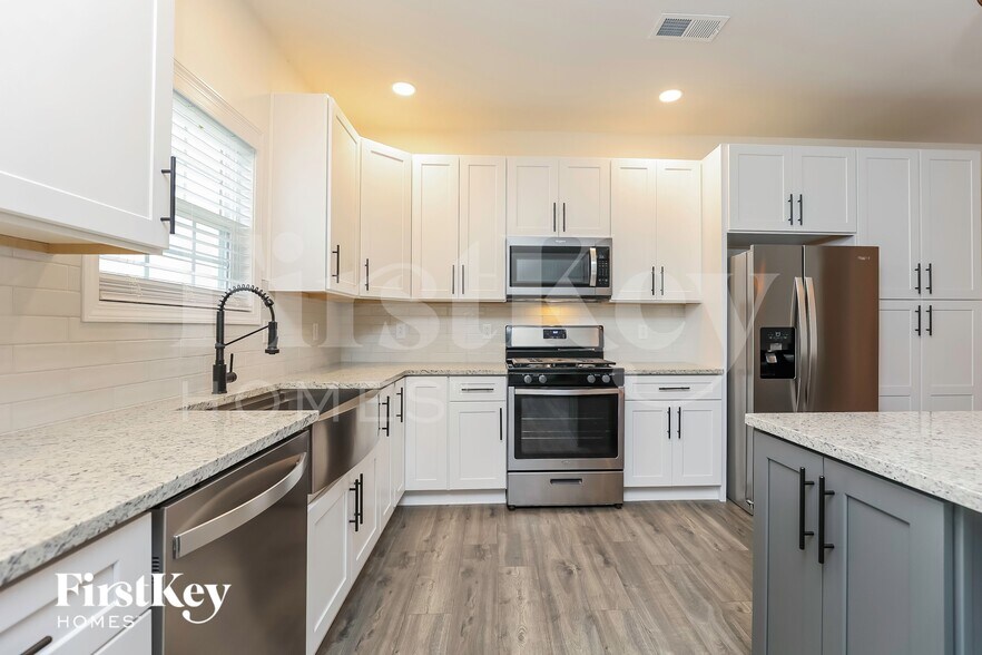 Building Photo - 516 Dexter Dr