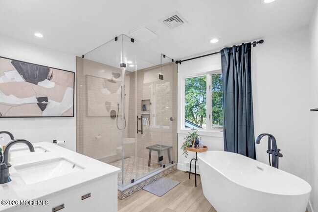 Building Photo - 17 Woods End Rd