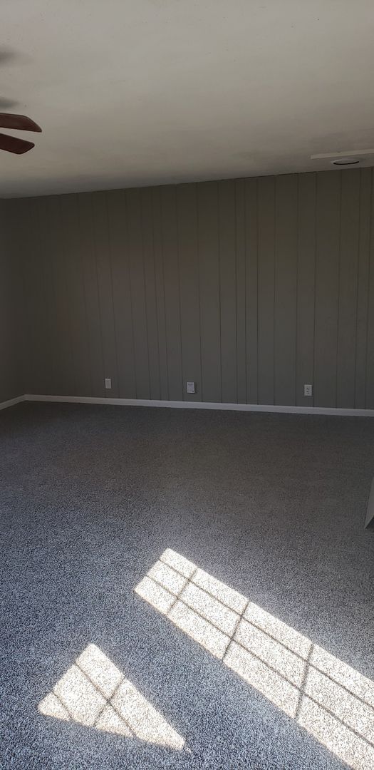 Building Photo - 4 bedroom 1.5 bath