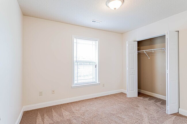 Building Photo - Home with Gorgeous Mountain Views!
