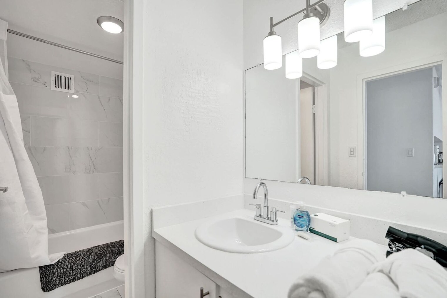 Building Photo - 777 NW 155th Ln