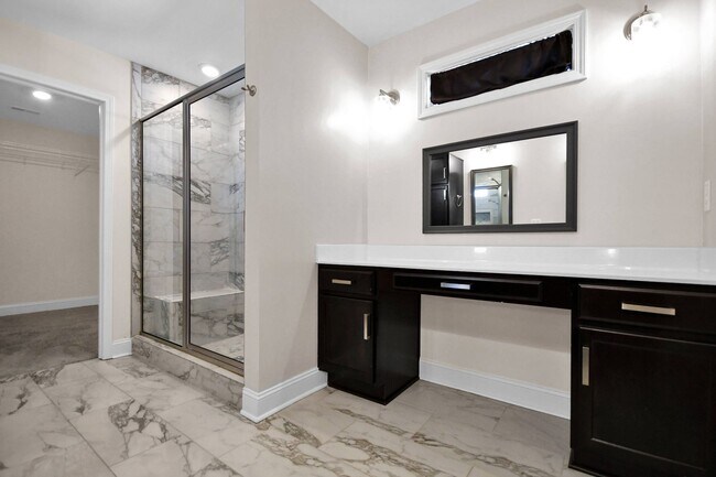 Building Photo - Pet Friendly Three Bedroom!