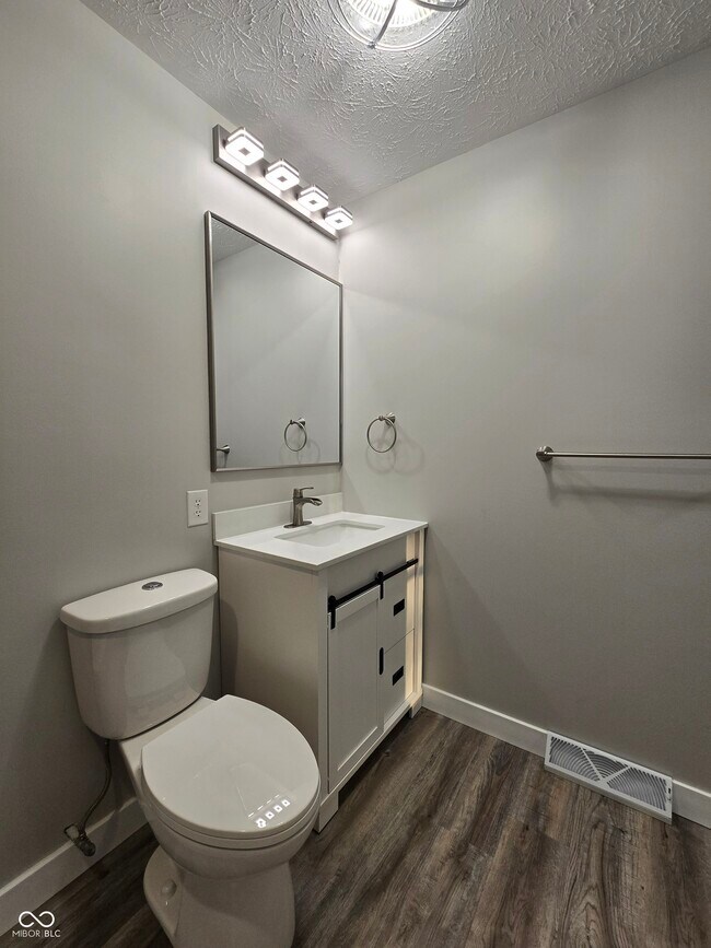 Building Photo - 2115 Dawnshire Dr