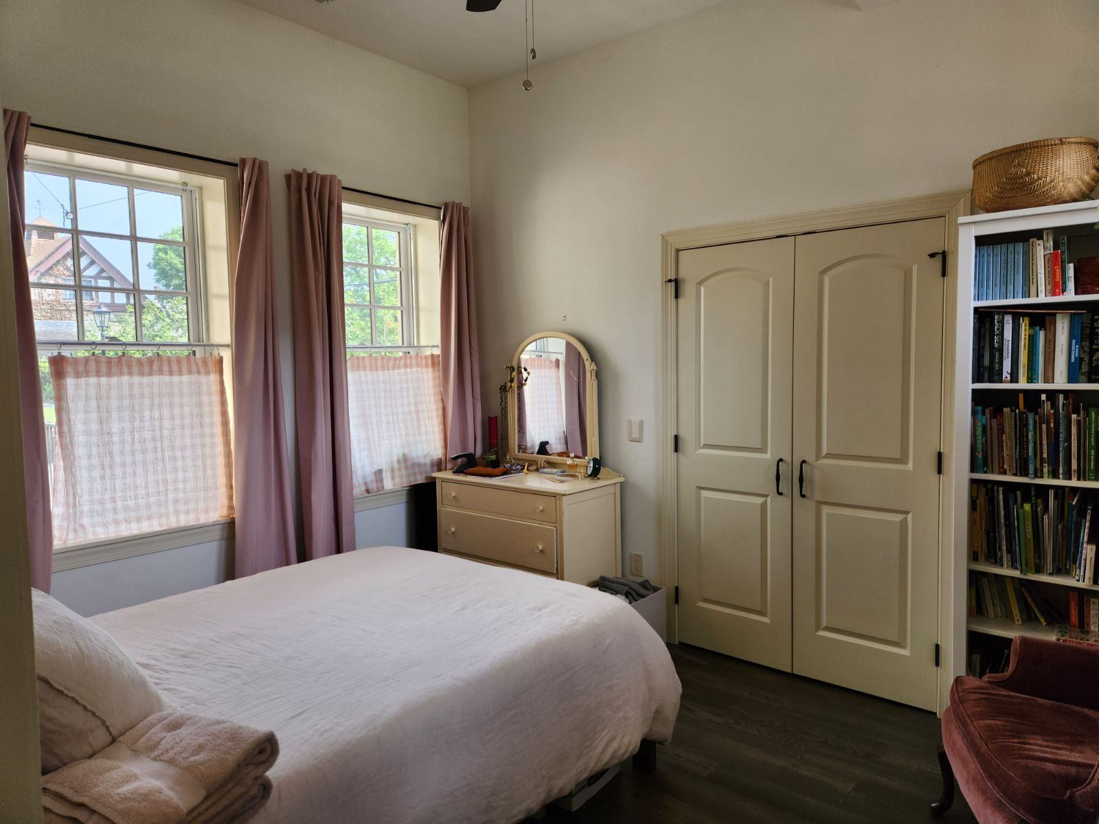 Master Bedroom - 240 W Tulpehocken St