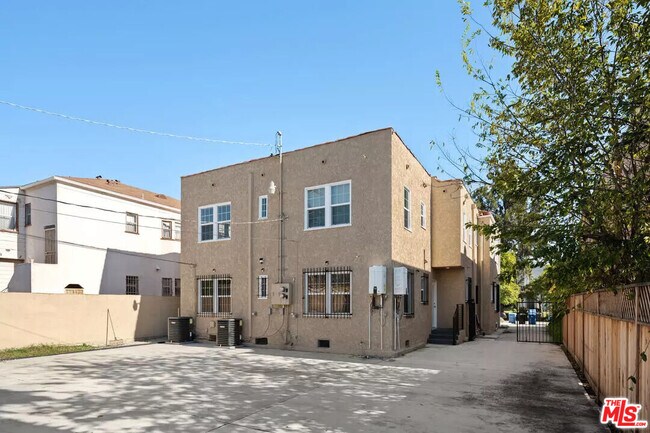 Building Photo - 1235 S Tremaine Ave