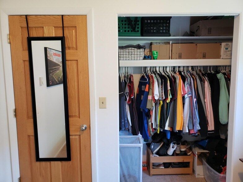 Room Closet - 622 N Hagadorn Rd