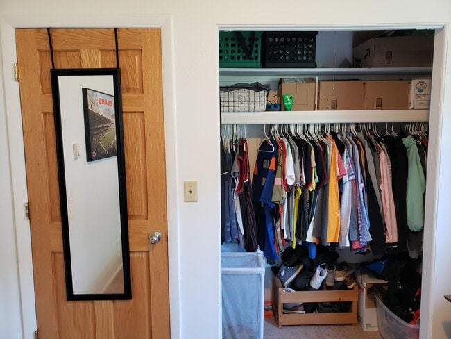 Room Closet - 622 N Hagadorn Rd