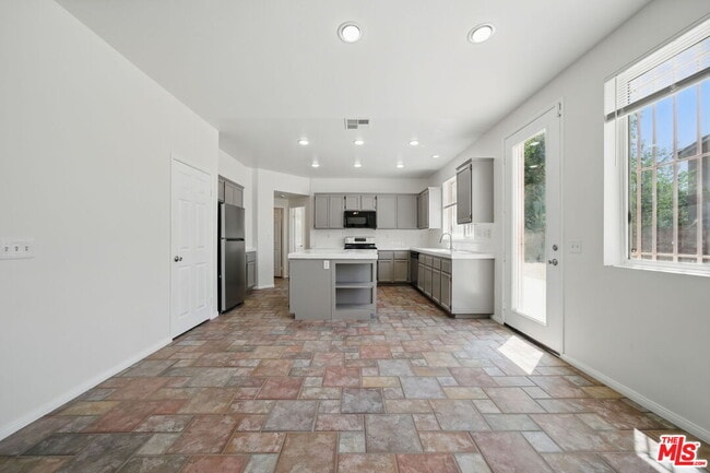 Building Photo - 3702 Las Palmas Ave
