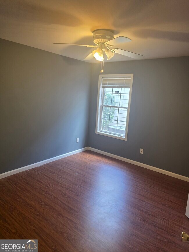 Building Photo - 4550 Parkview Walk Dr