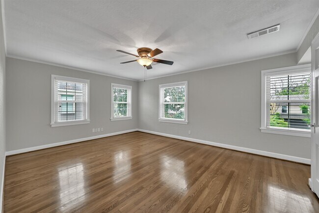 Building Photo - 3215 Milburn St