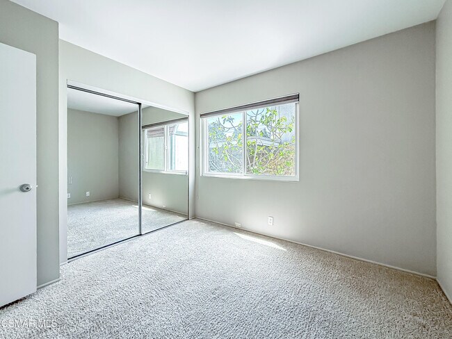 Building Photo - 360 N Greenmeadow Ave