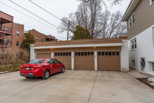 Building Photo - 717 Pickford St