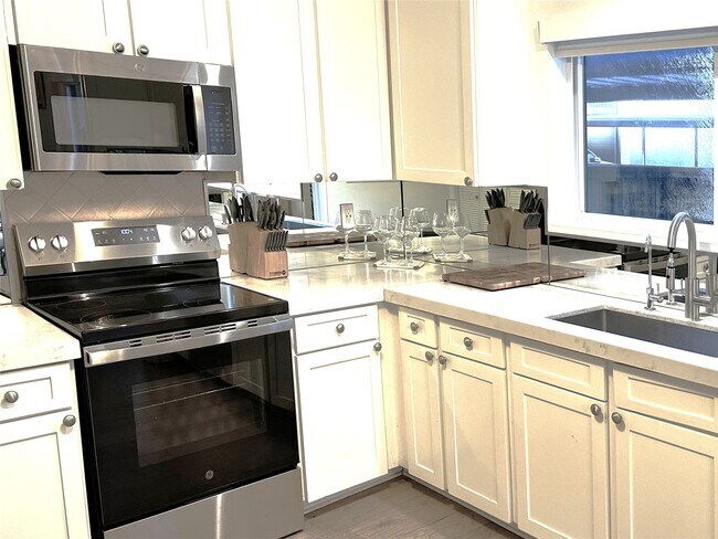 Building Photo - 11711 Memorial Dr