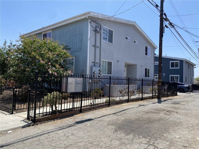 Building Photo - 2420 1/2 Folsom Street Unit