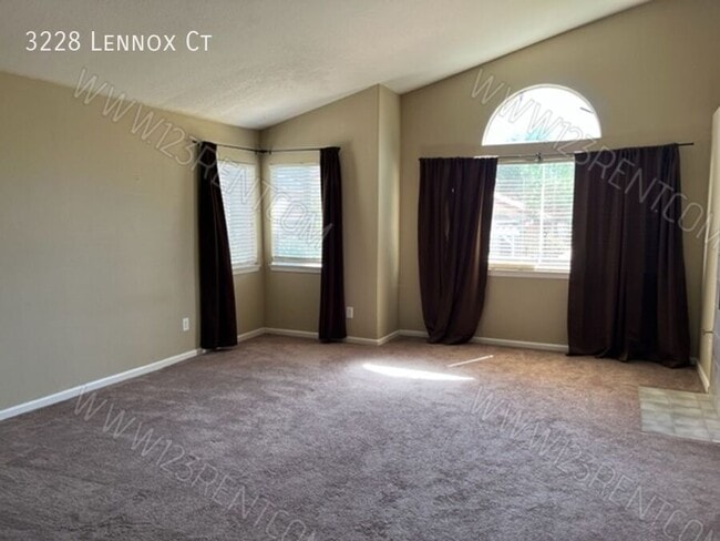 Building Photo - 3228 Lennox Ct