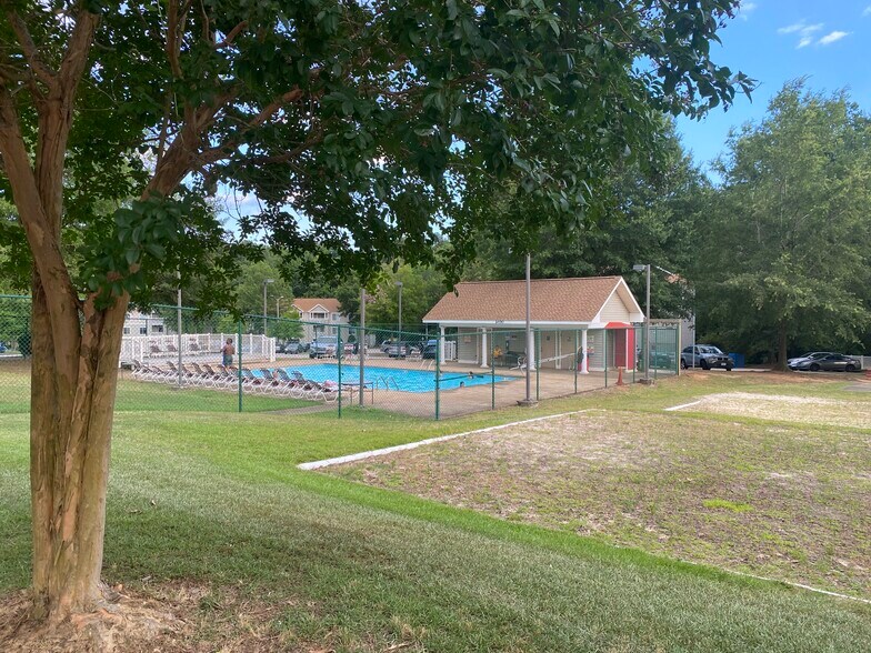 Building Photo - 1221 University Ct