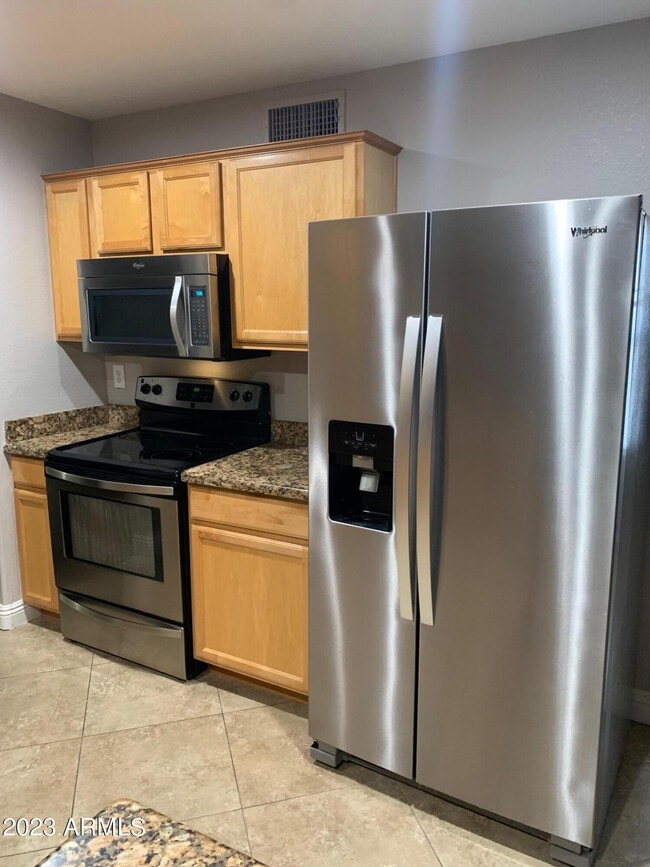 Building Photo - 494 W Cotton Ln