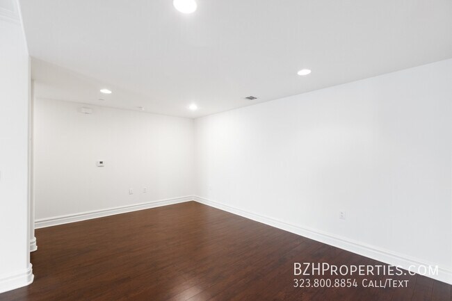 Building Photo - 1050 1/2 S Holt Ave. -402