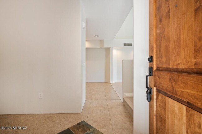 Building Photo - 3121 N Olsen Ave