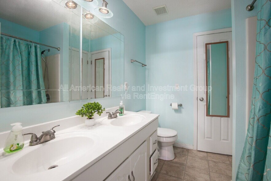 Building Photo - 426 Corvet St