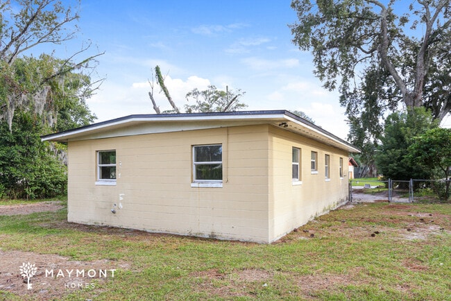 Building Photo - 5705 Perch Dr N